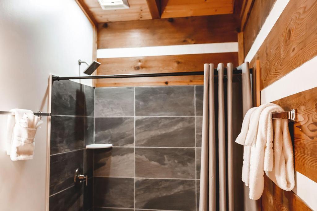 Wolf Creek Cabin At 36 North - Hot Tub Purlear Esterno foto